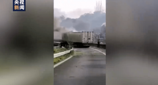 浙江溫嶺槽罐車爆炸，死傷百余人！我們?cè)撊绾畏婪队凸捃嚤际鹿剩?圖2)