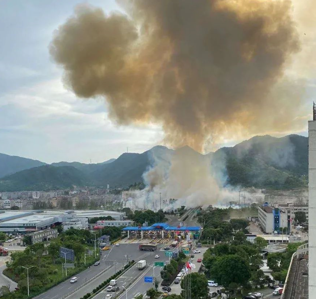 浙江溫嶺槽罐車爆炸，死傷百余人！我們?cè)撊绾畏婪队凸捃嚤际鹿剩?圖4)