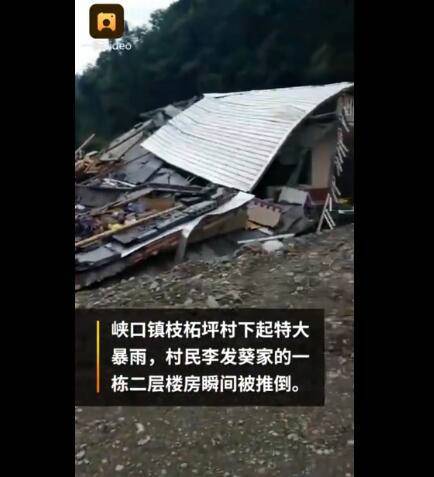 湖北村民50萬建的新房被洪水沖倒，一家人居無定所(圖2)
