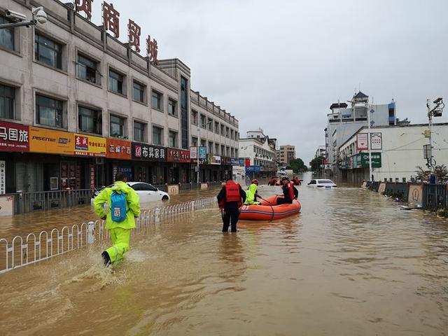 警惕！中國氣象局連發(fā)三個預(yù)警，多地有大暴雨(圖1)