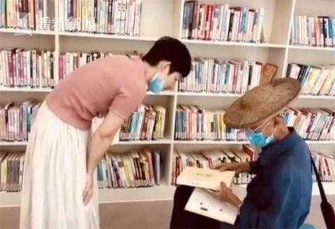 圖書館閉館日為84歲老農一人開放(圖1) 圖書館閉館日為84歲老農一人開放(圖1)