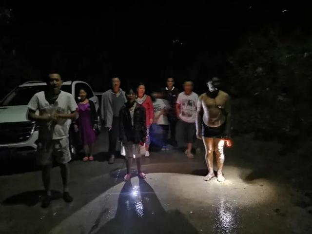 女子發(fā)現(xiàn)客廳1厘米裂縫救下21戶村民，6座民房被夷為平地(圖3)