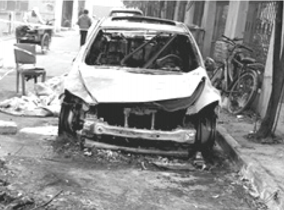 一起機動車輛火災事故的調(diào)查(圖2) 一起機動車輛火災事故的調(diào)查(圖2)